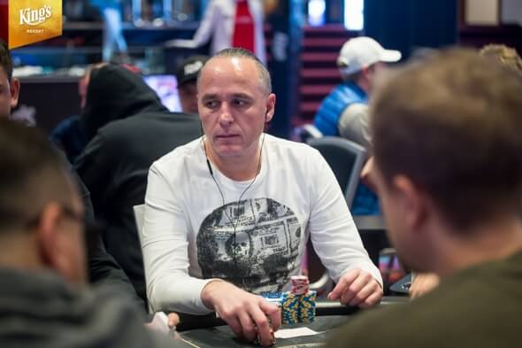 Ondřej Lón vede šest českých postupujících ze čtvrtečních flightů Czech Poker Masters.