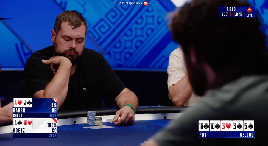 Ondřej Goetz na TV stole během EPT Barcelona Main Event Day 3