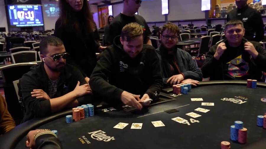 Martin Kabrhel losoval na finálovém stole WSOPE Closeru button pozici